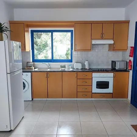 Marina Gardens Apartment *